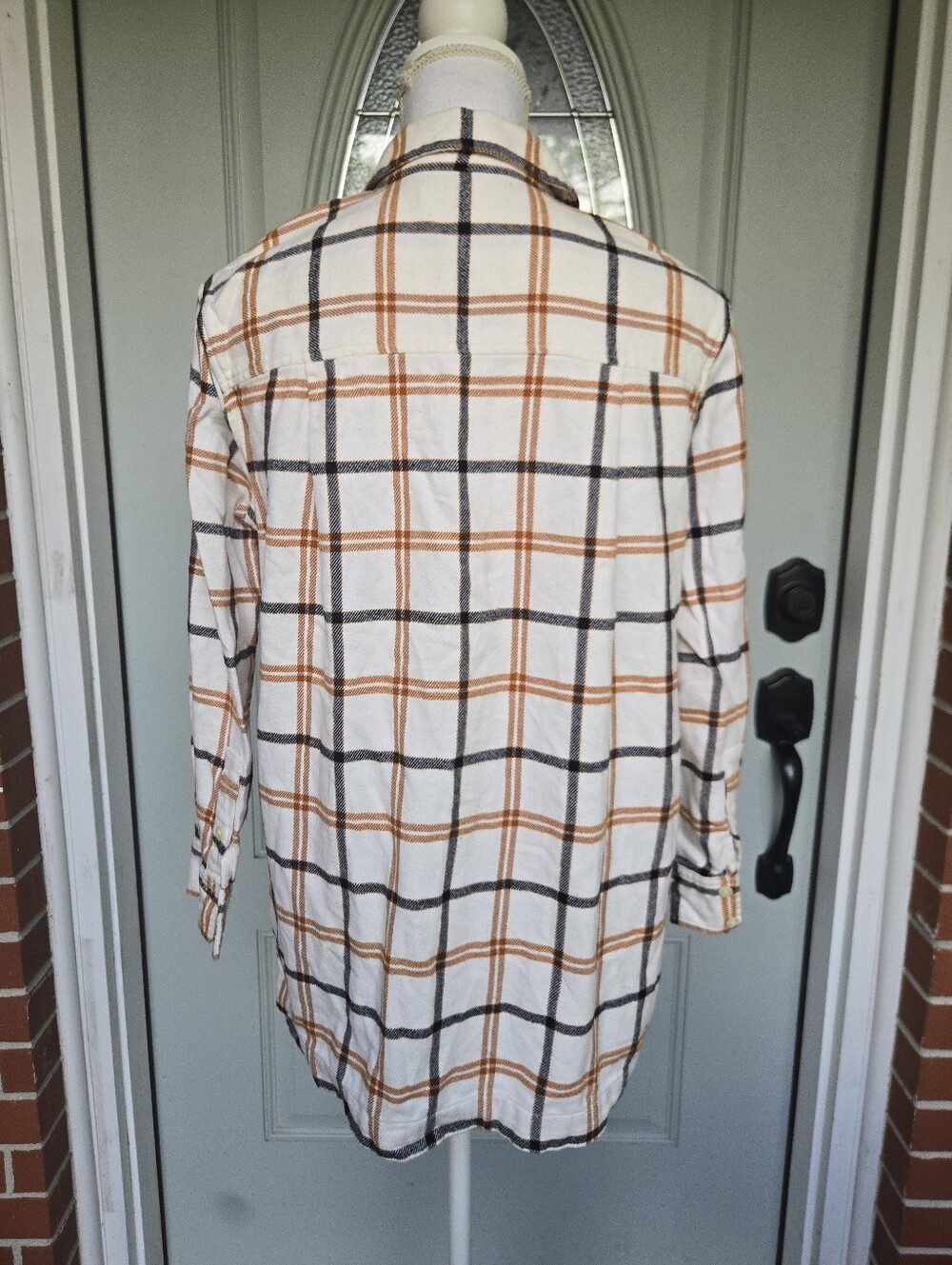 Madewell Flannel Oversized Boyfriend Shirt in Plaid Antique Cream - Picture 4 of 6